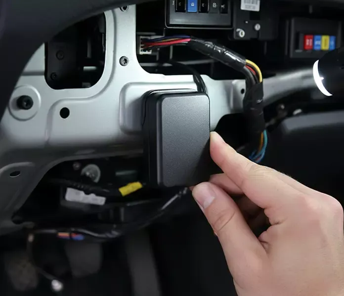 نصب ردیاب بدون برق‌کشی روی خودرو